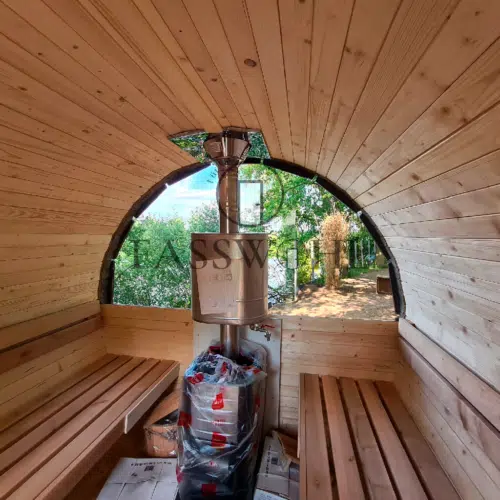 Der Einbau eines neuen Holzofens in die Fasssauna von Fasswohl