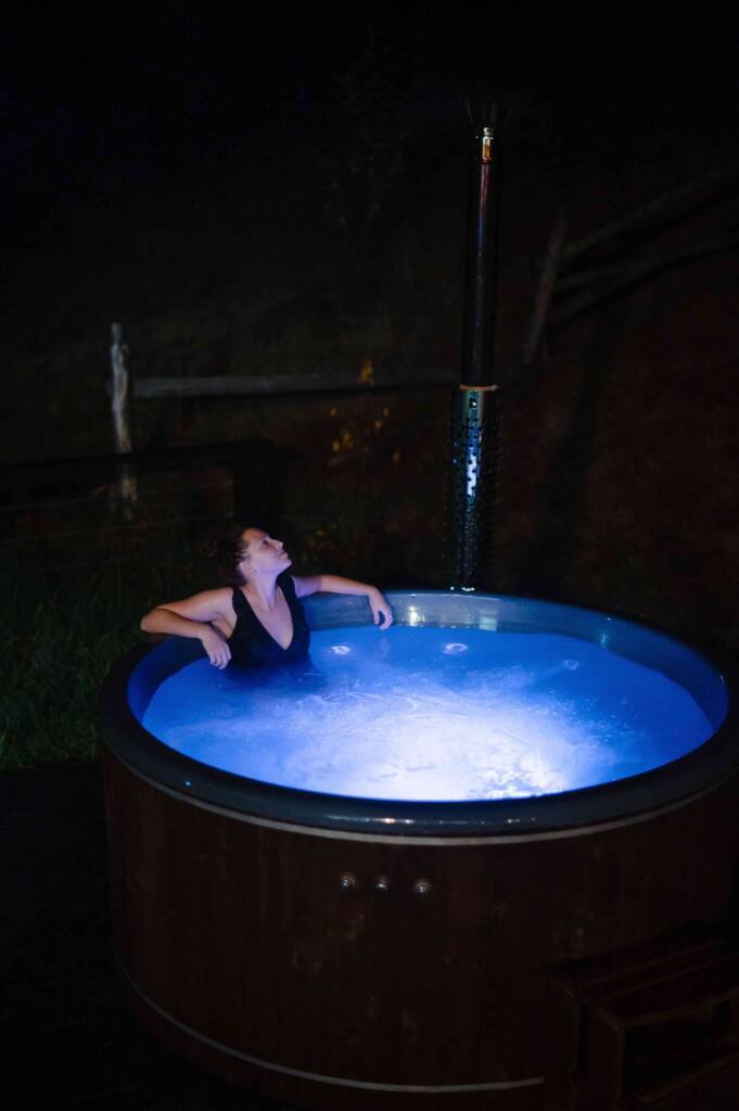 Hot Tub heißes-bad-wie-funktioniert-hot-tub-eigener-garten-sauna-heizen